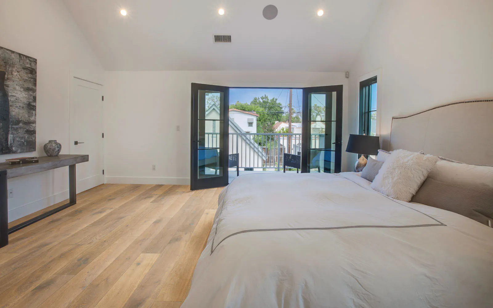 Viking Urban Rustic Riverbend White Oak hardwood flooring 7½″ wide